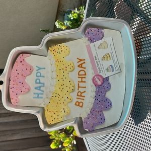Topsy Turvy happy birthday cake pan